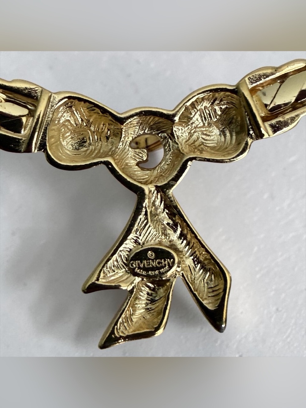 Givenchy Vintage Gold-Plated Ribbon Pendant Necklace - Picture 4 of 8